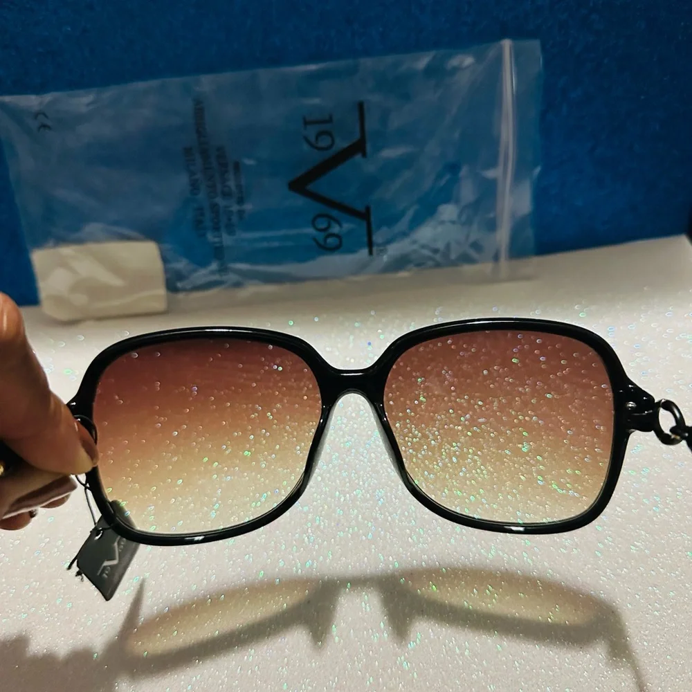 Versace 19V69✨🖤🤎 Black Sunglasses with Brown Lenses - Picture 6 of 8